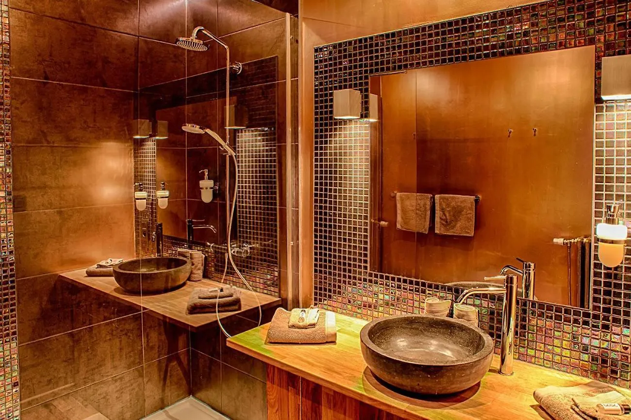 O Secret Hotel Luik 0*,  België